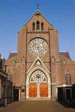 Exterior view of the Church of Saint Lawrence with its distinctive rose window and entrance.