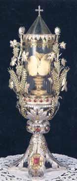 The sacred Hosts in the reliquary
