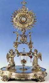 Monstrance containing the Holy Relics