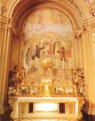 The Chapel of the Most Blessed Sacrament, where the relic of the Macerata miracle is preserved, features an ornate altar.