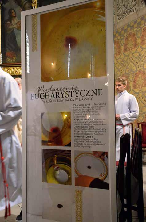 Image of a display board showing the Eucharistic miracle event in Legnica.
