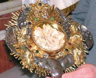 A golden reliquary containing the miraculous Hosts from the Eucharistic miracle of Silla.